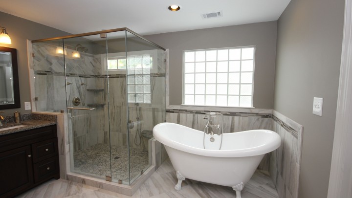 Clawfoot tub and frameless shower